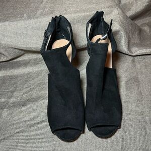 Madden Girl Rooney Black Suede Open Toe Size 8